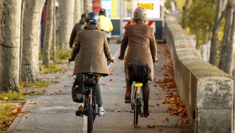 Sécurité à vélo électrique : Les règles à suivre pour une conduite sereine